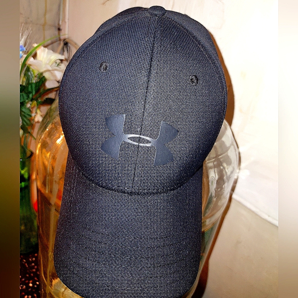 Under Armour Black Structured Baseball Hat
